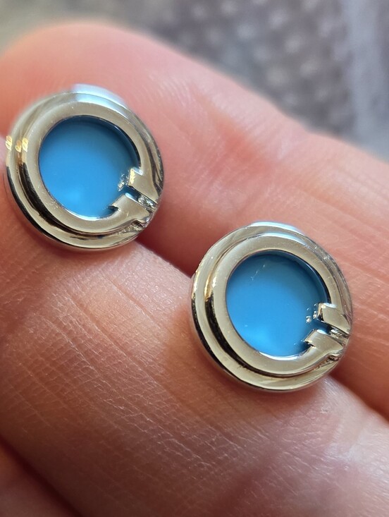 Tiffany & Co. Jewelry - 750 Italy T&CO EARINGS.